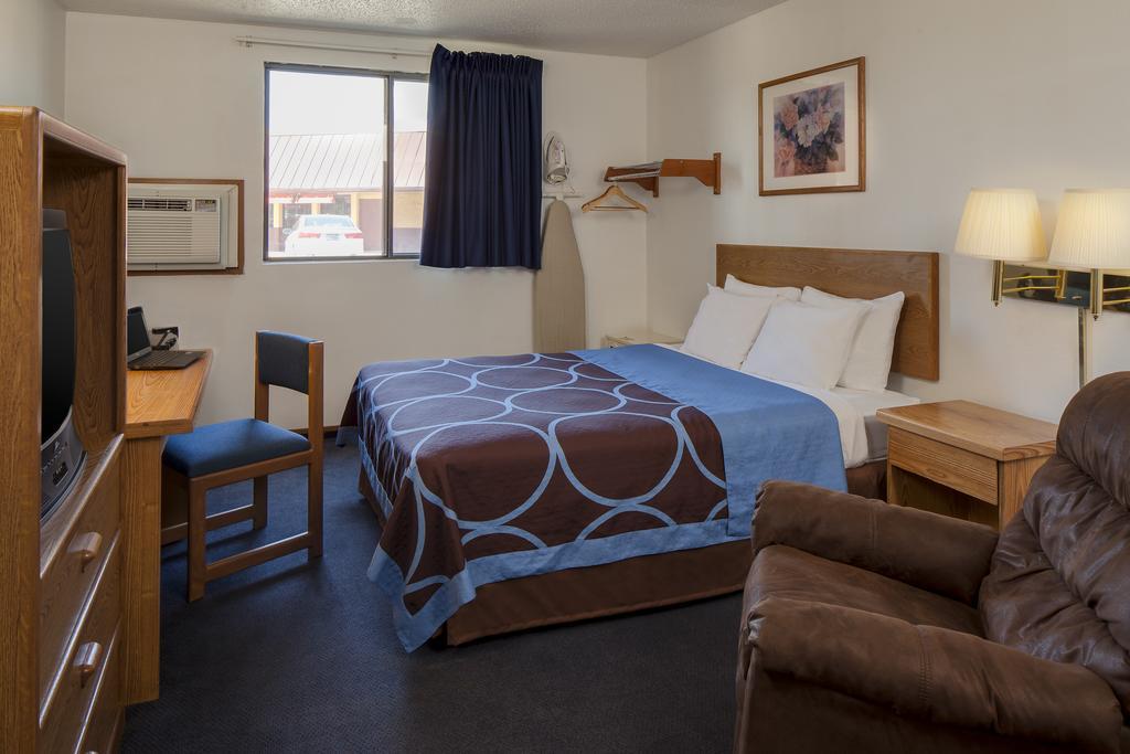 Super 8 By Wyndham Manhattan Ks Exterior foto
