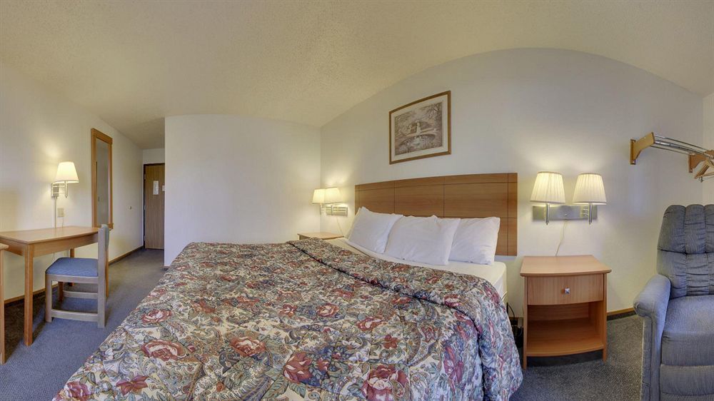 Super 8 By Wyndham Manhattan Ks Exterior foto