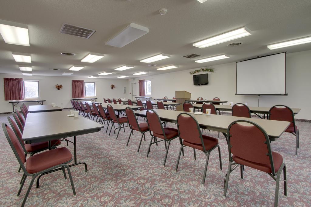 Super 8 By Wyndham Manhattan Ks Exterior foto